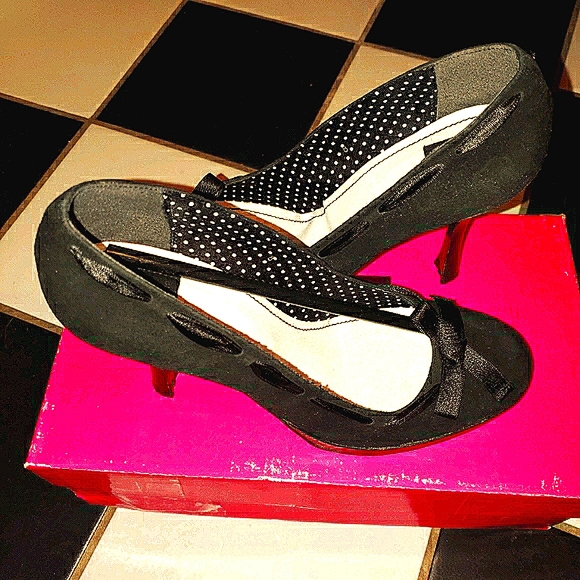 🖤EUC VNTG Adorable Black Suede Pumps w/ Ribbon Trim Size 8🖤 - Picture 4 of 16
